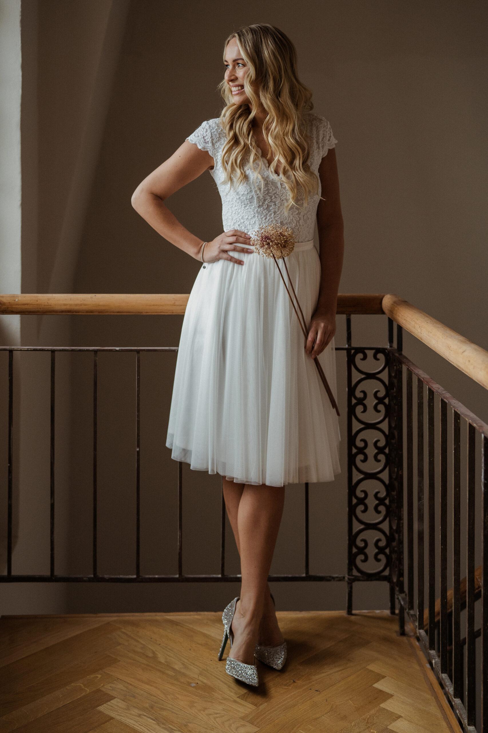 andcompliments online shop brautmode zweiteiler tuellrock alternative hochzeitskleid sb220208 13 scaled Marie Mariage: Angesagte & Moderne Brautmodenboutique für Brautkleider und Standesamtkleider zwischen Mannhein und Kaiserslautern