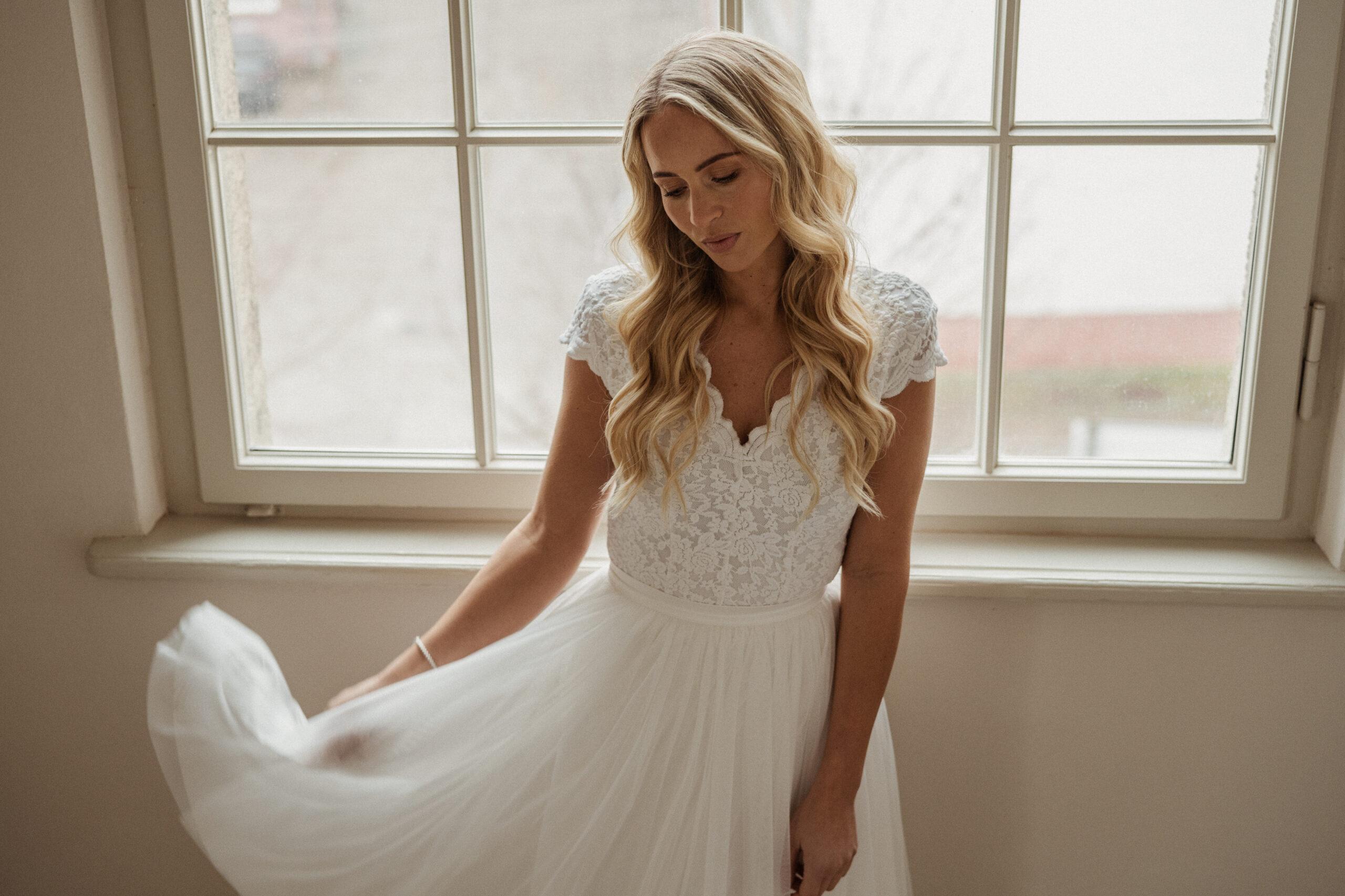 andcompliments online shop brautmode zweiteiler tuellrock alternative hochzeitskleid sb220208 18 scaled Marie Mariage: Angesagte & Moderne Brautmodenboutique für Brautkleider und Standesamtkleider zwischen Mannhein und Kaiserslautern