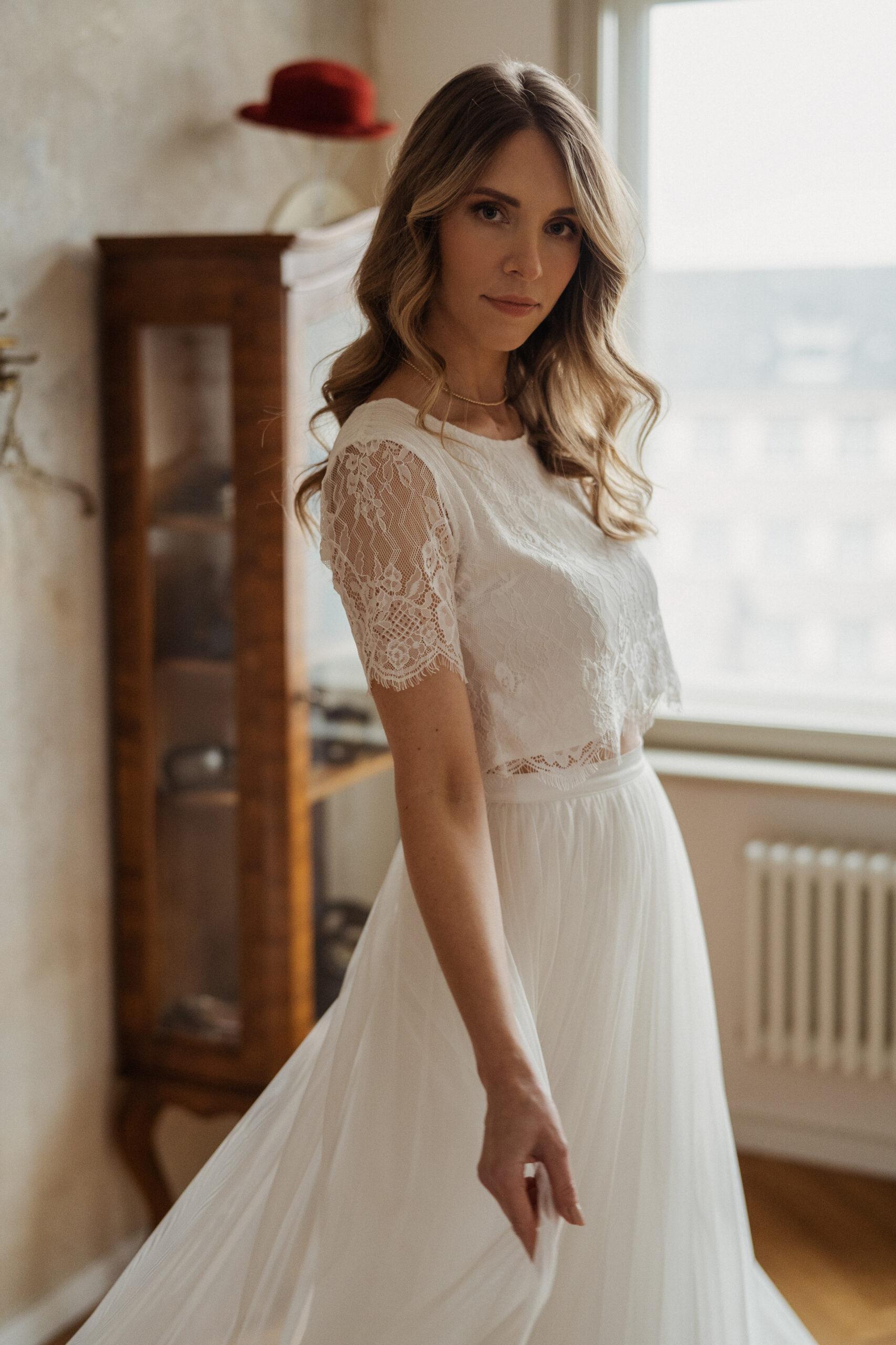 andcompliments online shop brautmode zweiteiler tuellrock alternative hochzeitskleid sb220208 8 scaled "Dein Traum-Brautkleid für den schönsten Tag im Leben"