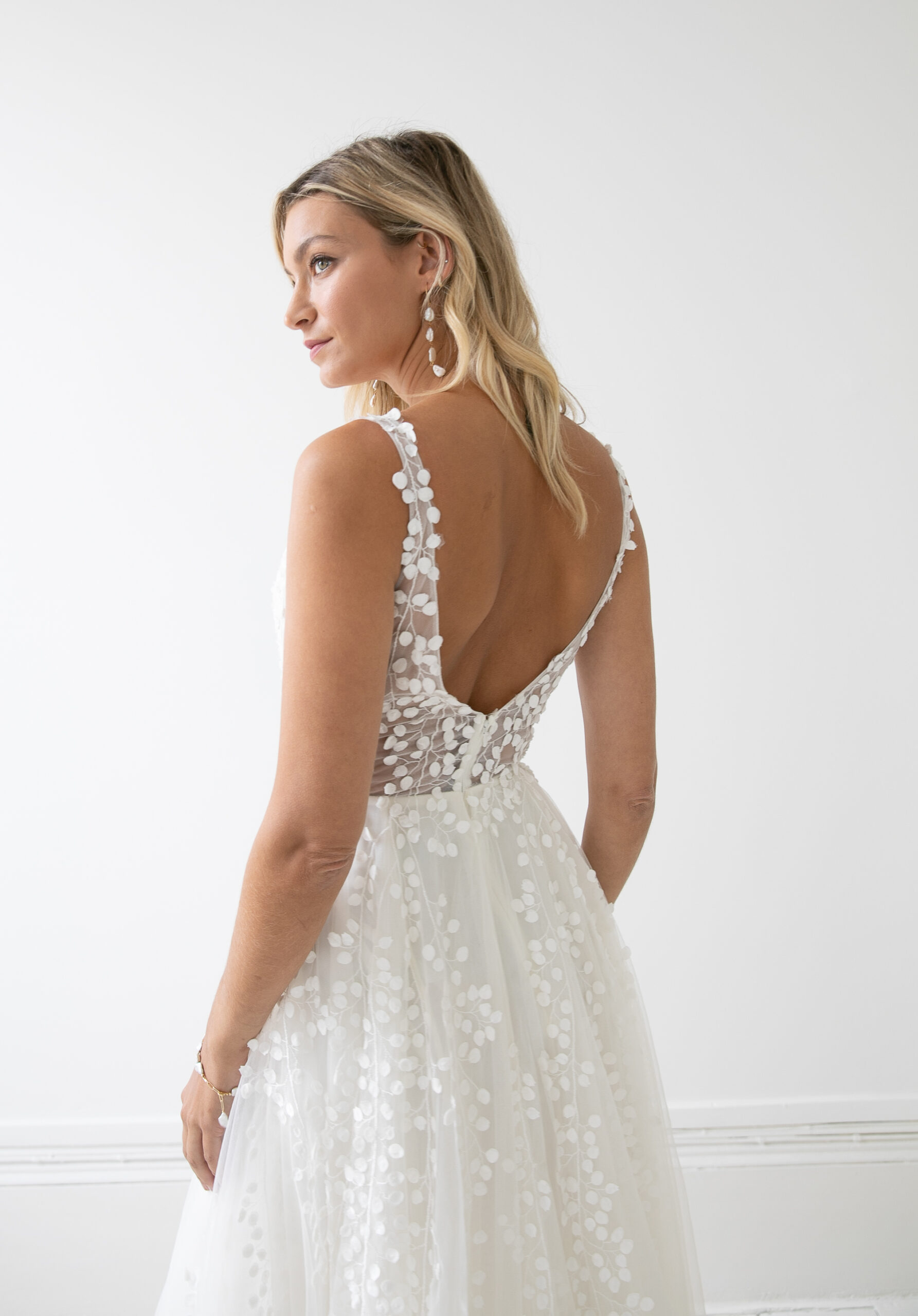 Ava LSB61 Love Story Bride13 scaled "Dein Traum-Brautkleid für den schönsten Tag im Leben"