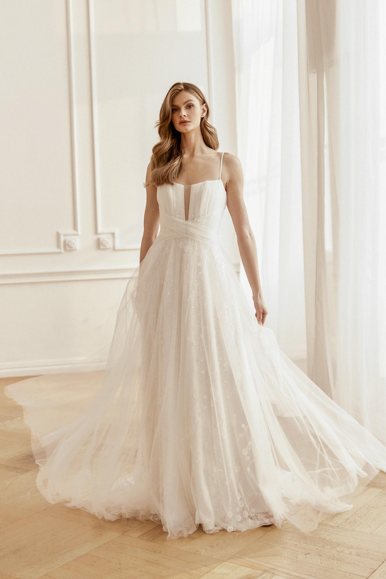 MODEL 2414 1 "Dein Traum-Brautkleid für den schönsten Tag im Leben"
