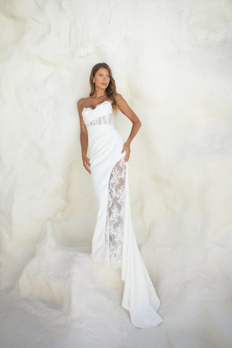 Off Shoulder cleanes Brautkleid mit Chantilly Spitze und trägerlos