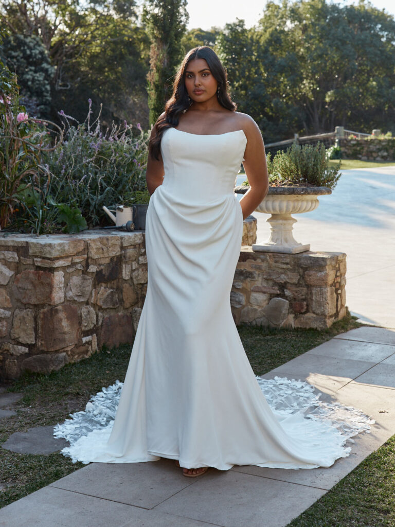 Nash ML26099 13 Moderne Brautkleider und Trauringe für die Ewigkeit